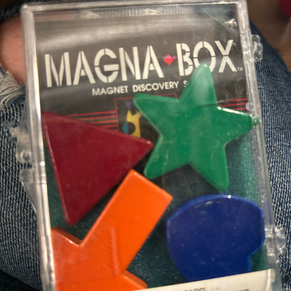 set of \"Magna Box\" magnetic discovery shapes